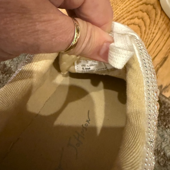Betsy Johnson Sidny Ivory Pearl Sneaker pearl embellishment size 5.5 never worn - Picture 6 of 7
